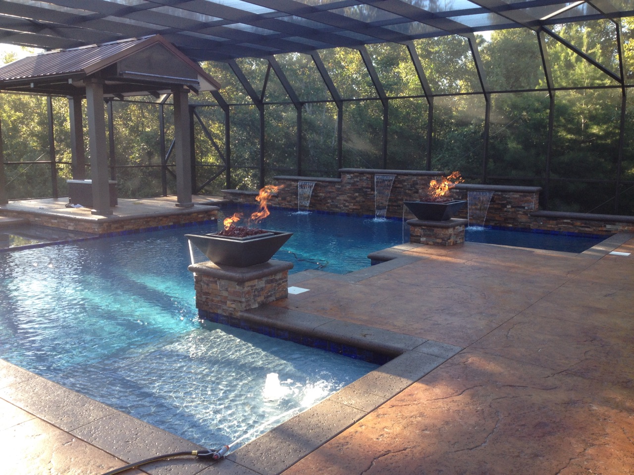 Gunite pool with fire features